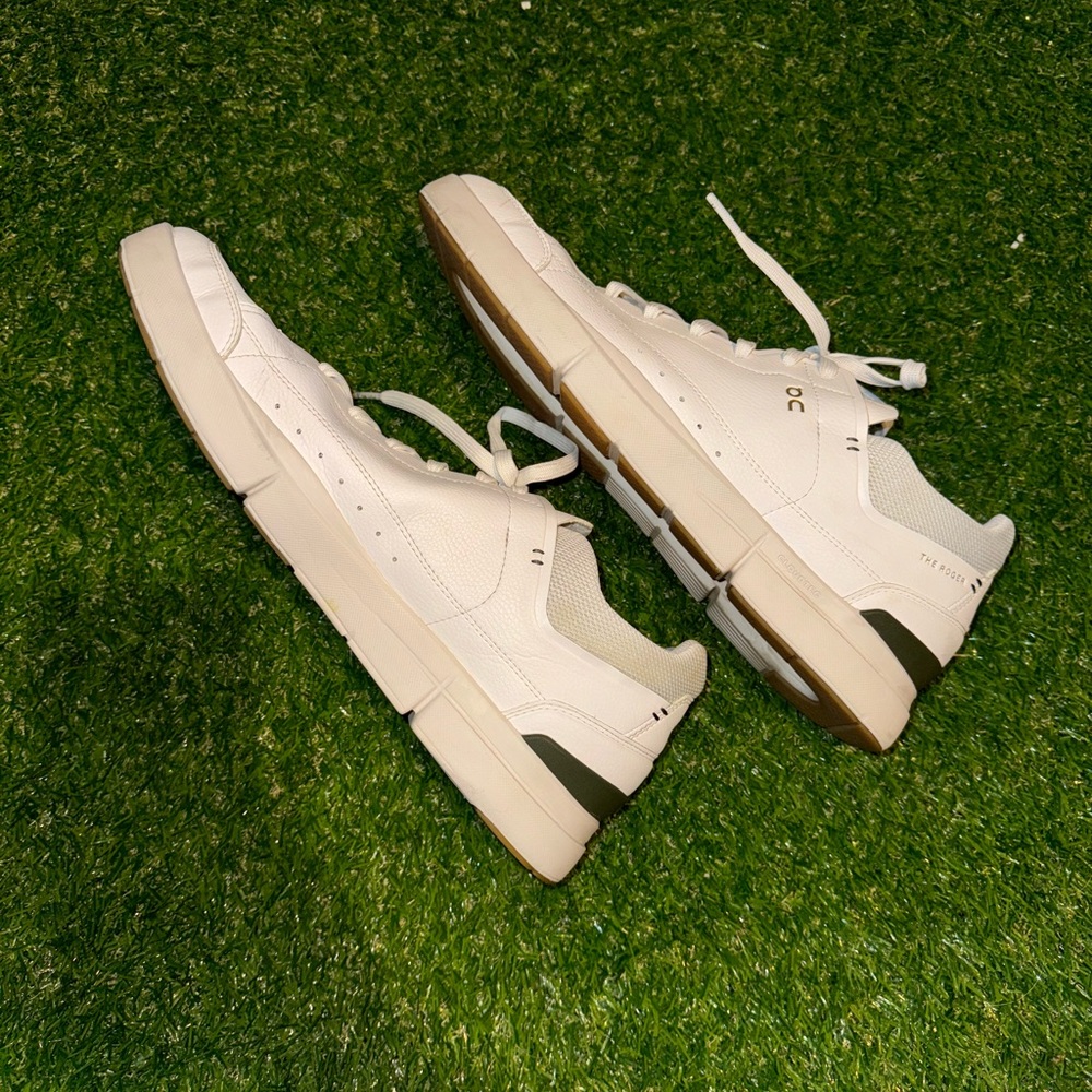 On Cloud The Roger Federer men’s tennis shoes